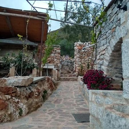 Find Your Peace In A Traditional Country House!! Láyia 外观 照片