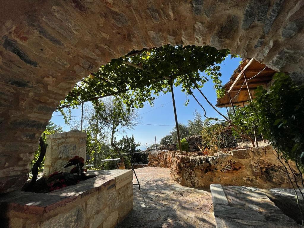 Find Your Peace In A Traditional Country House!! Láyia 外观 照片