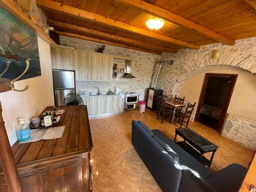 Find Your Peace In A Traditional Country House!! Láyia 外观 照片