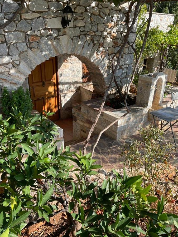 Find Your Peace In A Traditional Country House!! Láyia 外观 照片