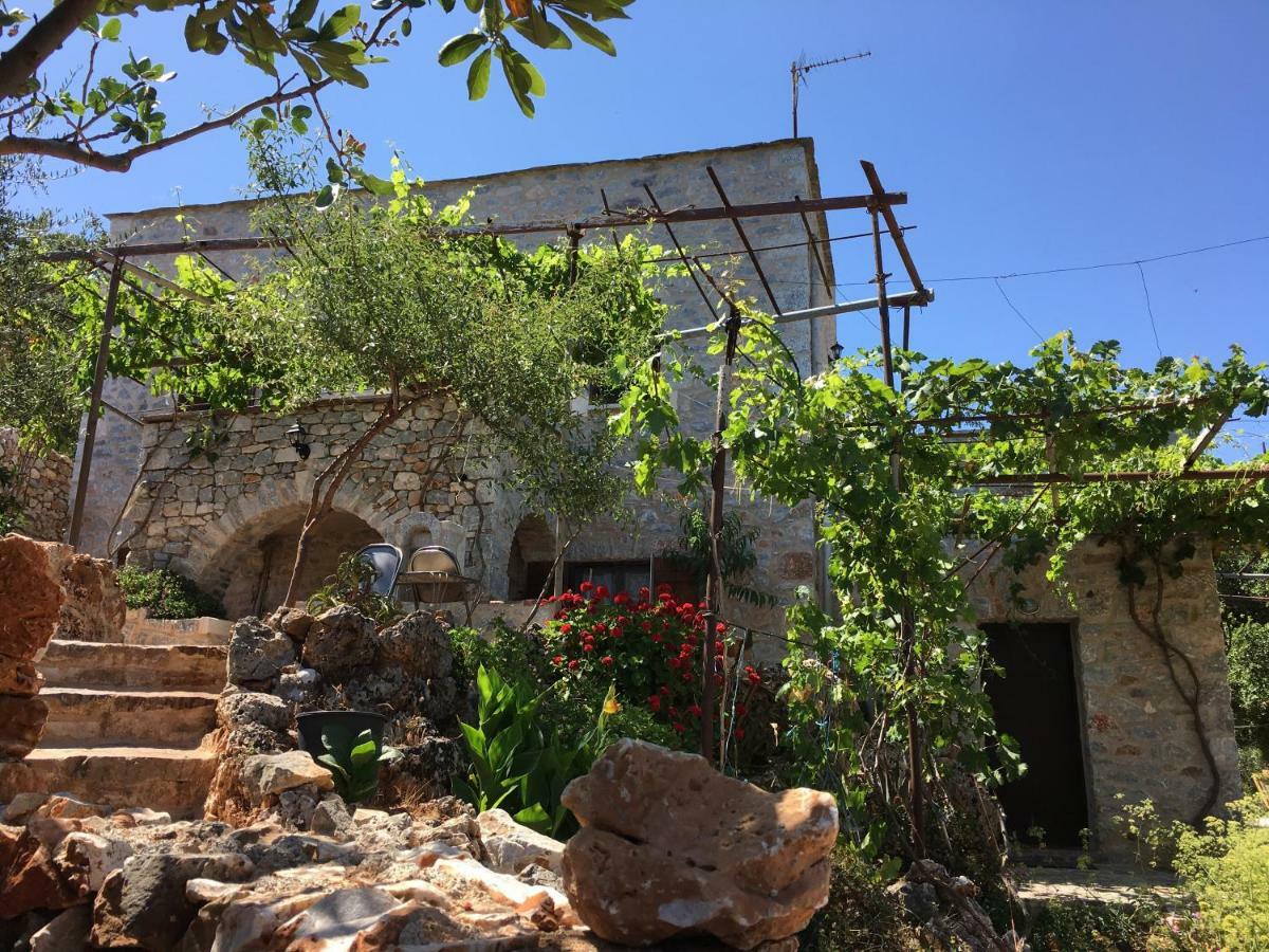 Find Your Peace In A Traditional Country House!! Láyia 外观 照片