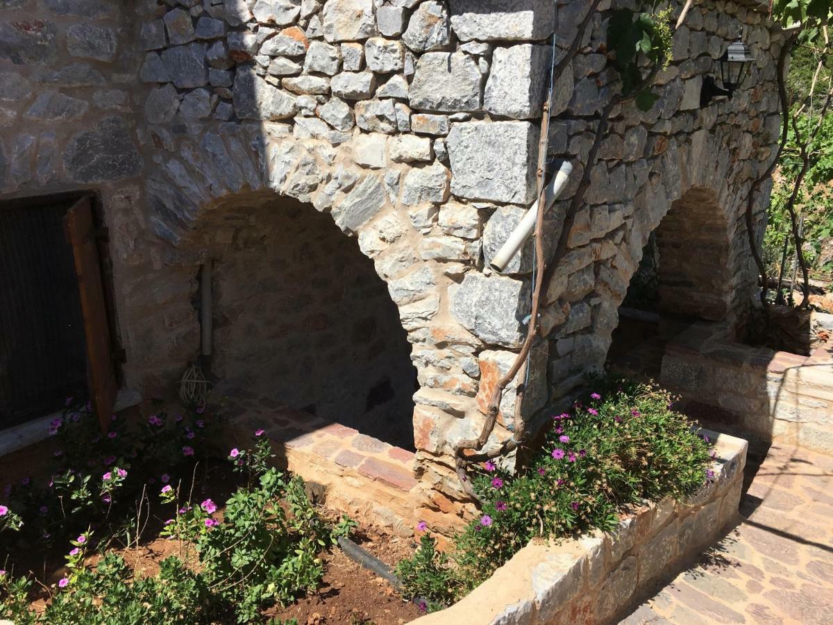 Find Your Peace In A Traditional Country House!! Láyia 外观 照片